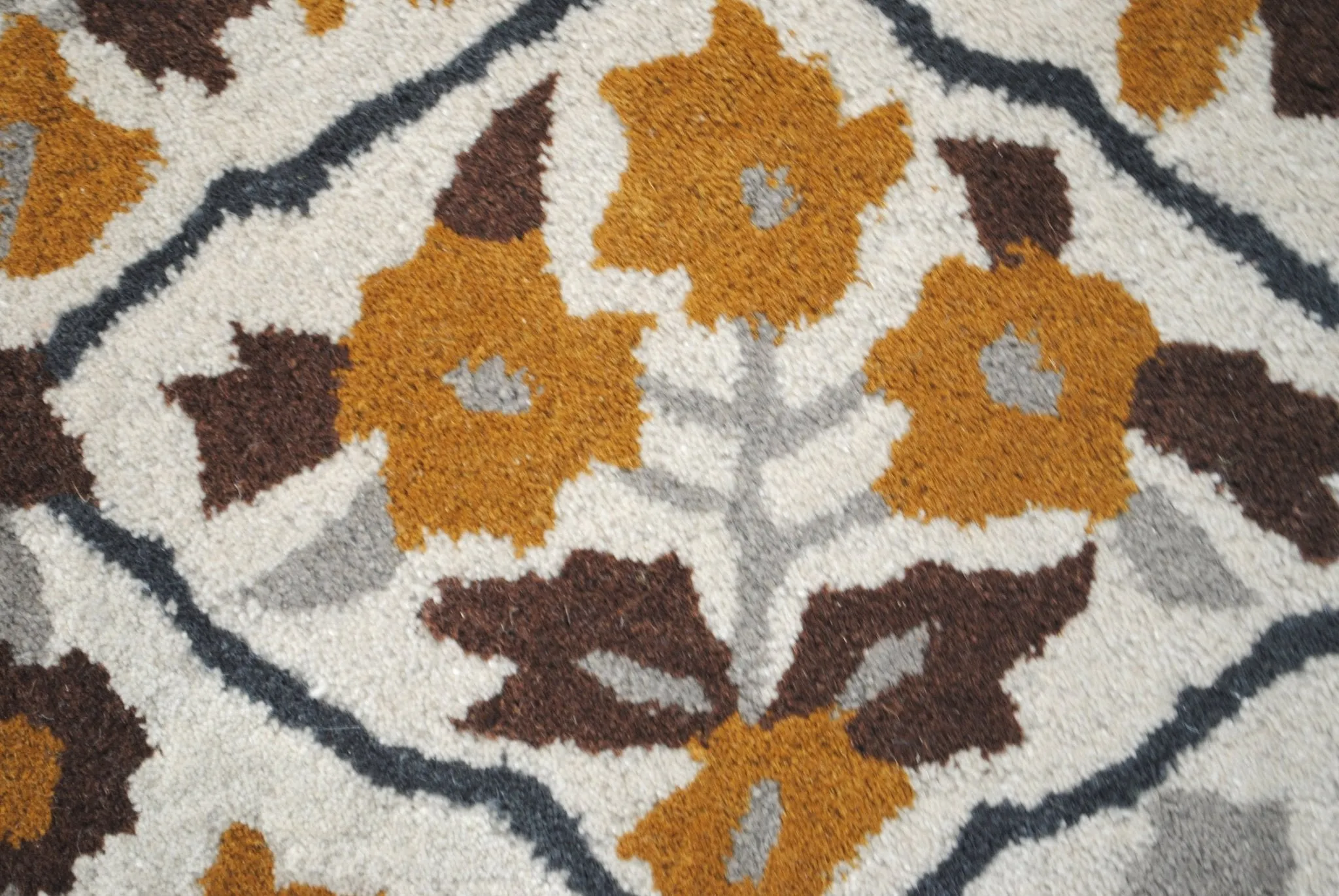 KENZO HANDTUFTED WOOL CARPET